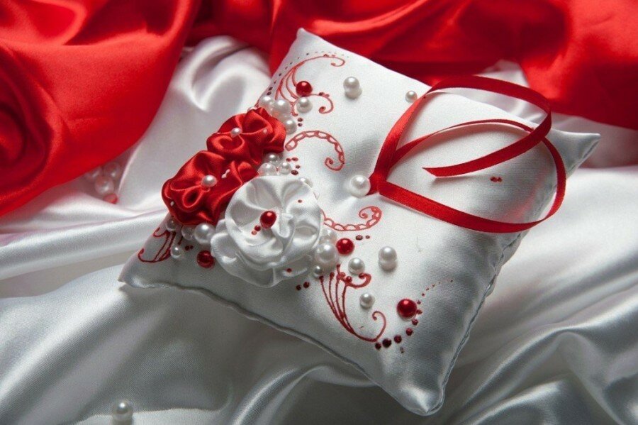 Подарок на Атласную свадьбу